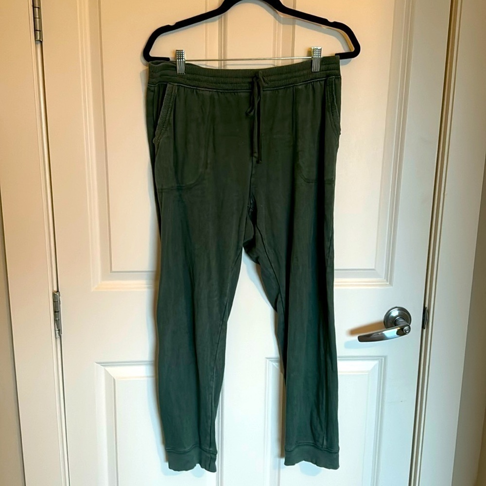 Dark green gap loose fitting jogger, size medium